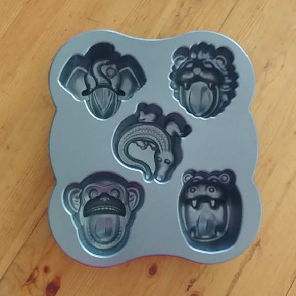 Nordic Ware Hungry Animals Pro cast cake pan - Picture 3 of 4